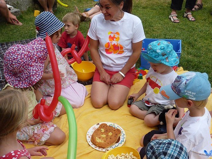children sat in a circle with balloons