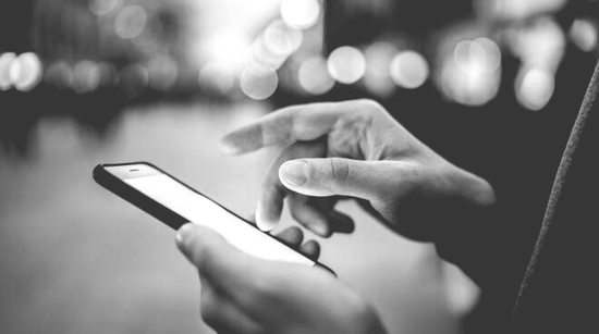 Signore con telefono