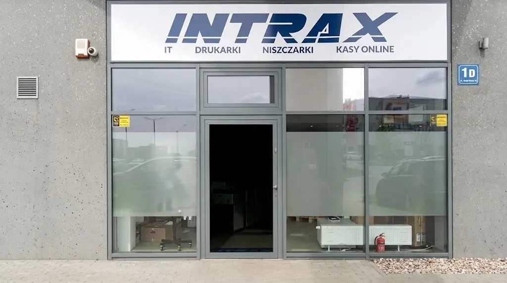 Siedziba INTRAX przy ul. Jana Pawła II 1D w Elblągu — wejście do biura i serwisu