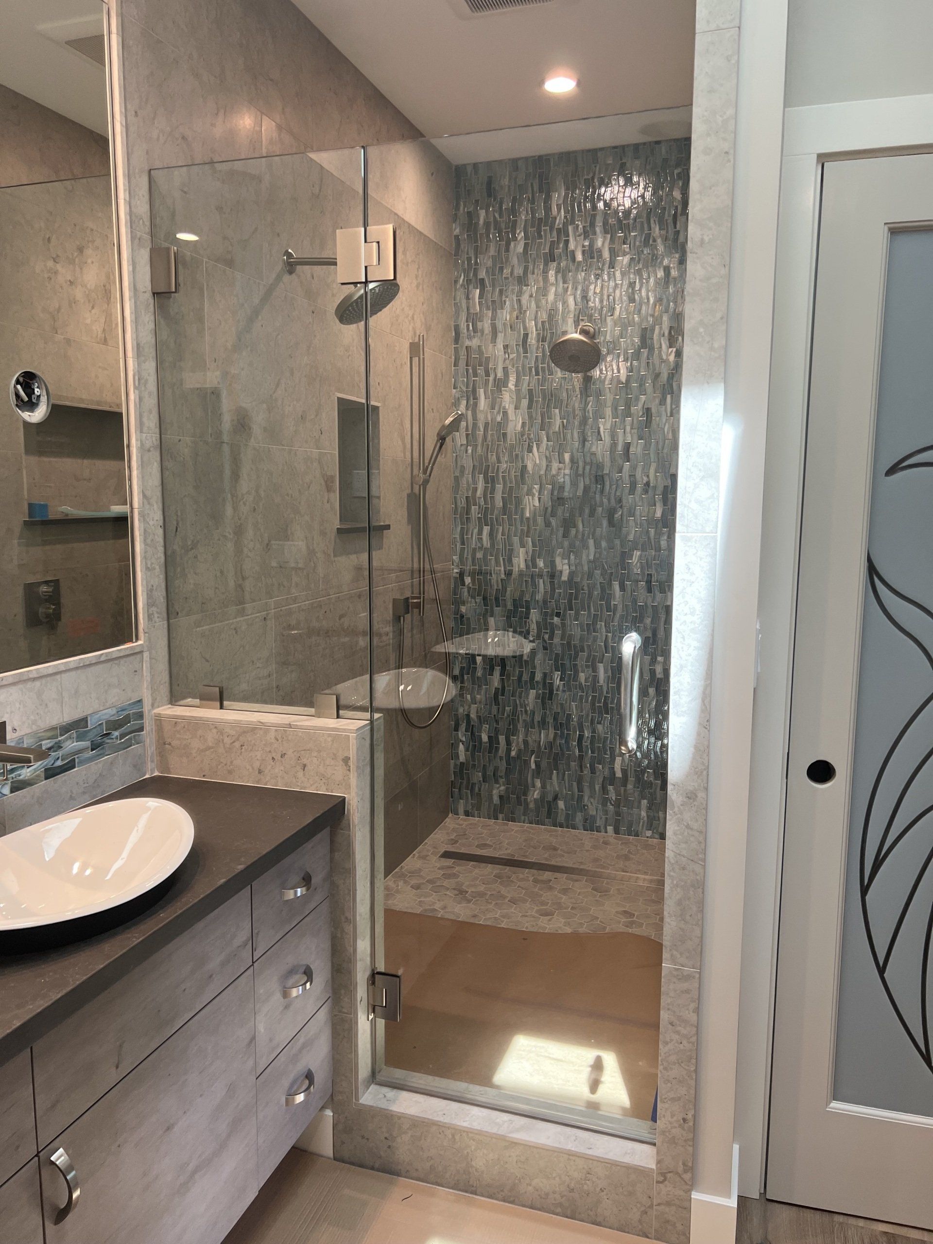 Frameless shower in Ventura