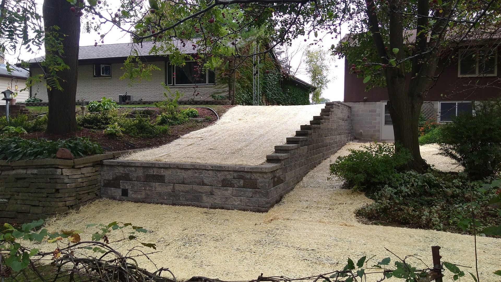 landscaping retaining wall install