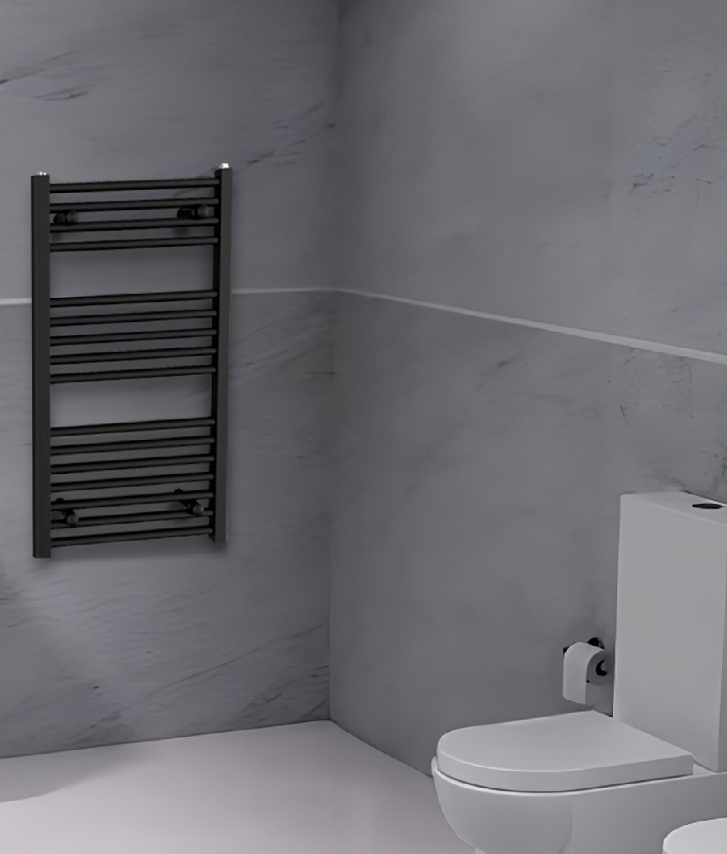 Baño moderno gris con toallero radiador de pared y un inodoro blanco.