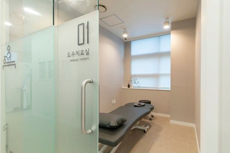 Private therapy room at Yonsei Leaders Neurosurgery Clinic, Uijeongbu, Korea