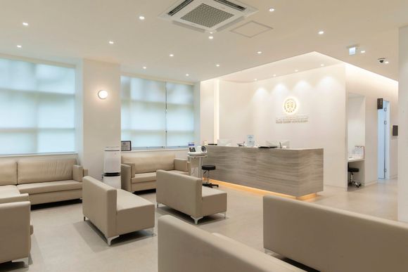 Bright waiting lounge at Yonsei Leaders pain clinic in Uijeongbu, Korea