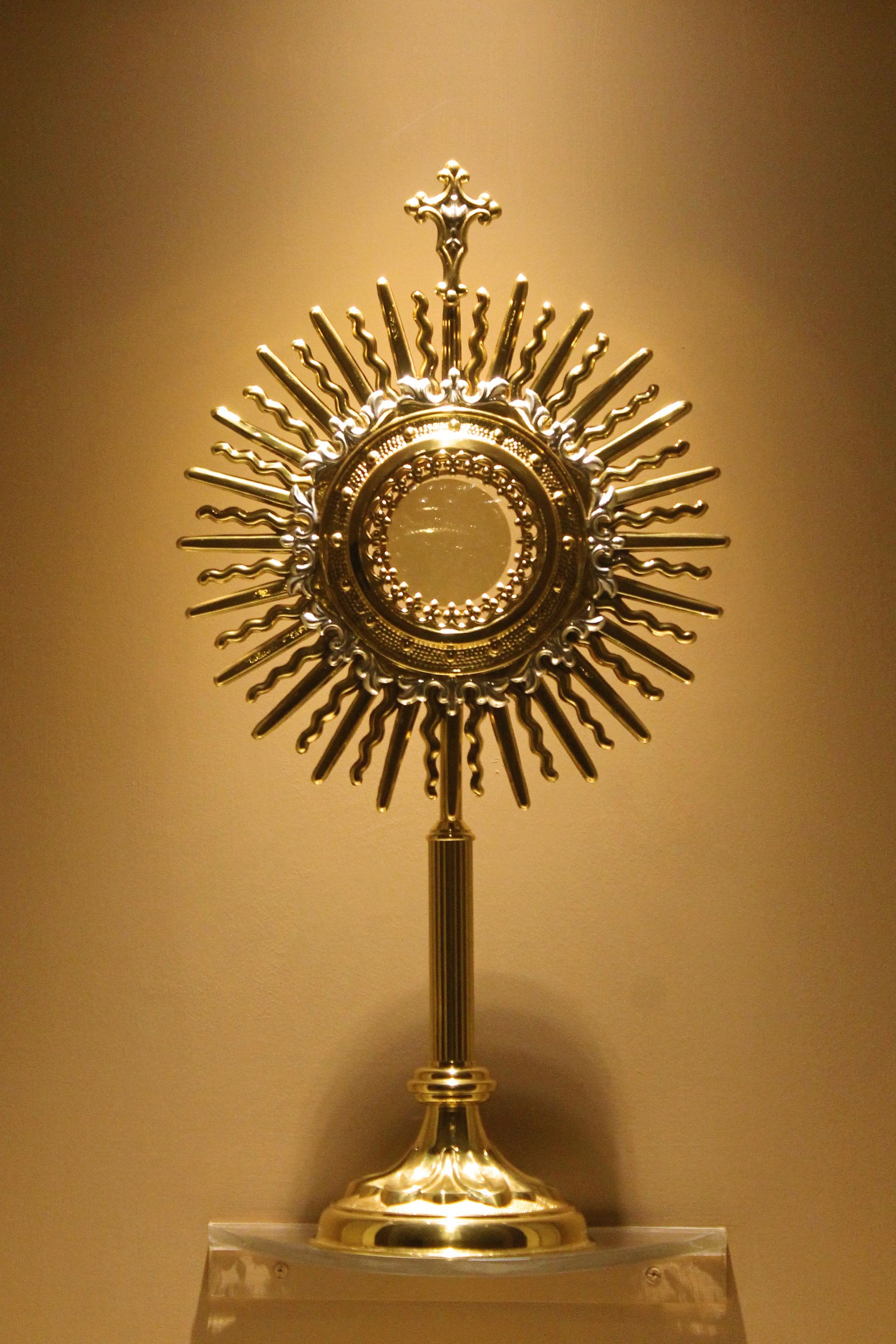 adoration chapel img