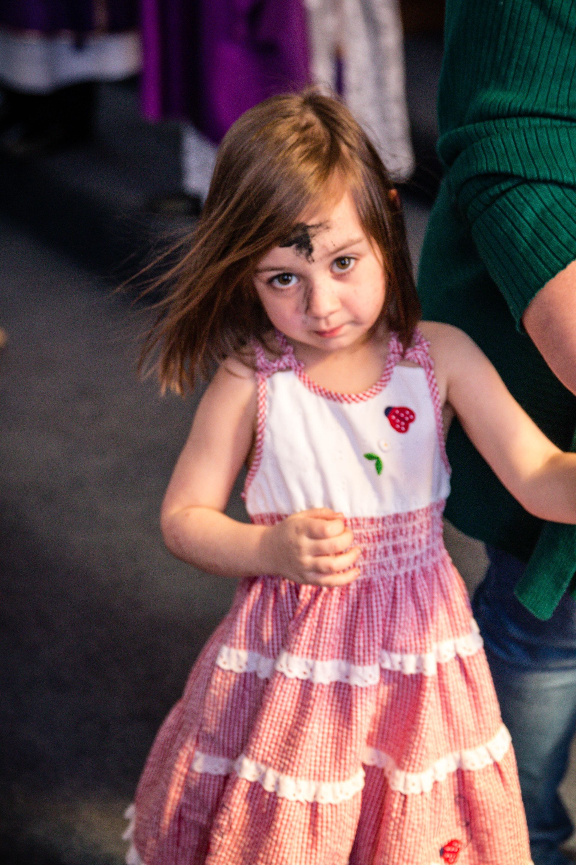 child receiving the ashes img