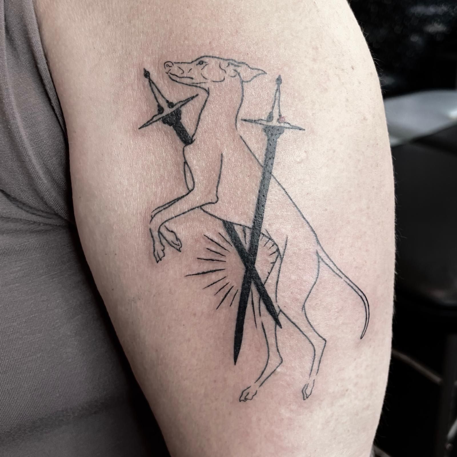 Fineline tattoo Blackwork outline dog relatively painless 
