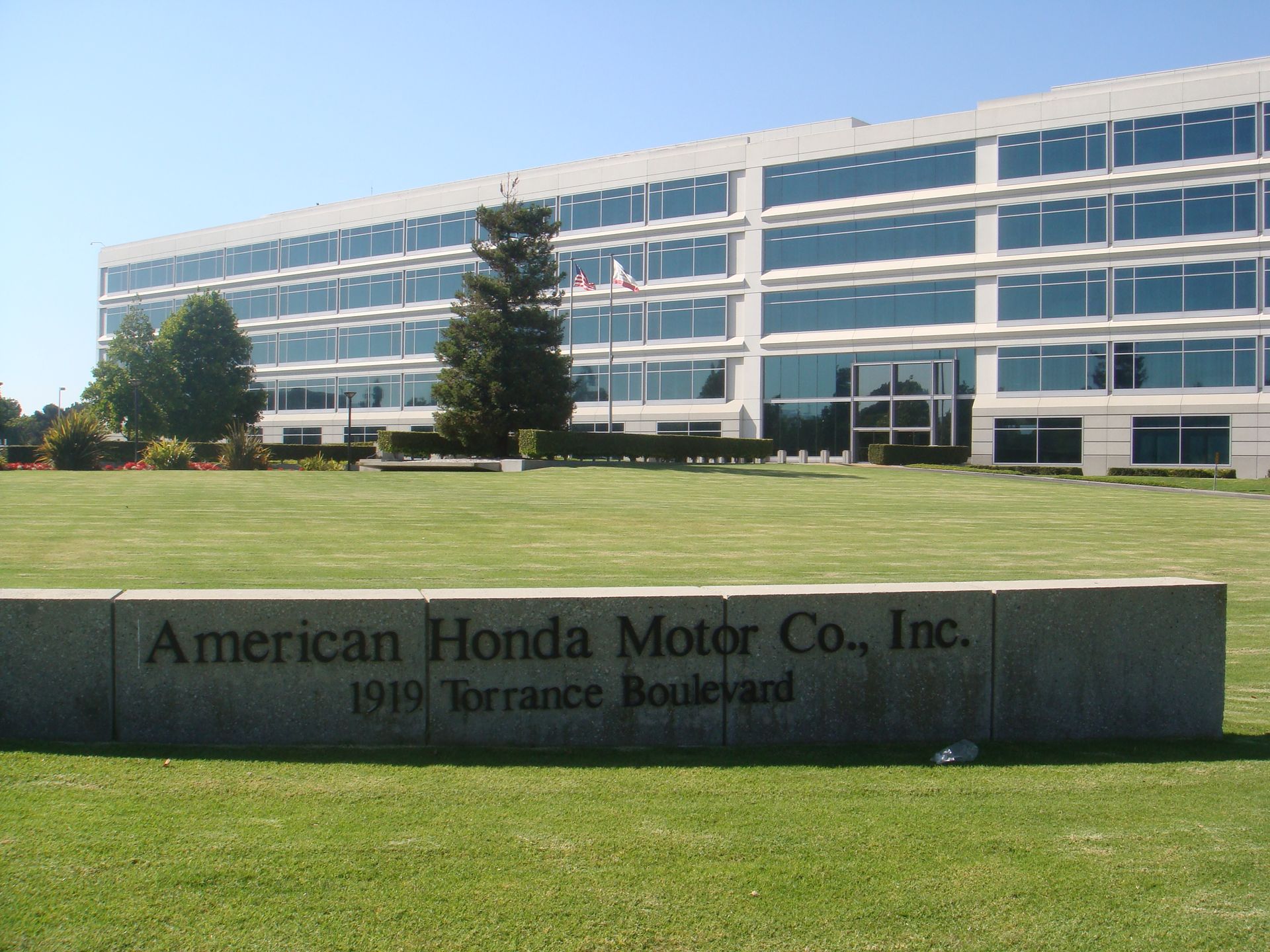 A large building with a sign that says american honda motor co. inc.