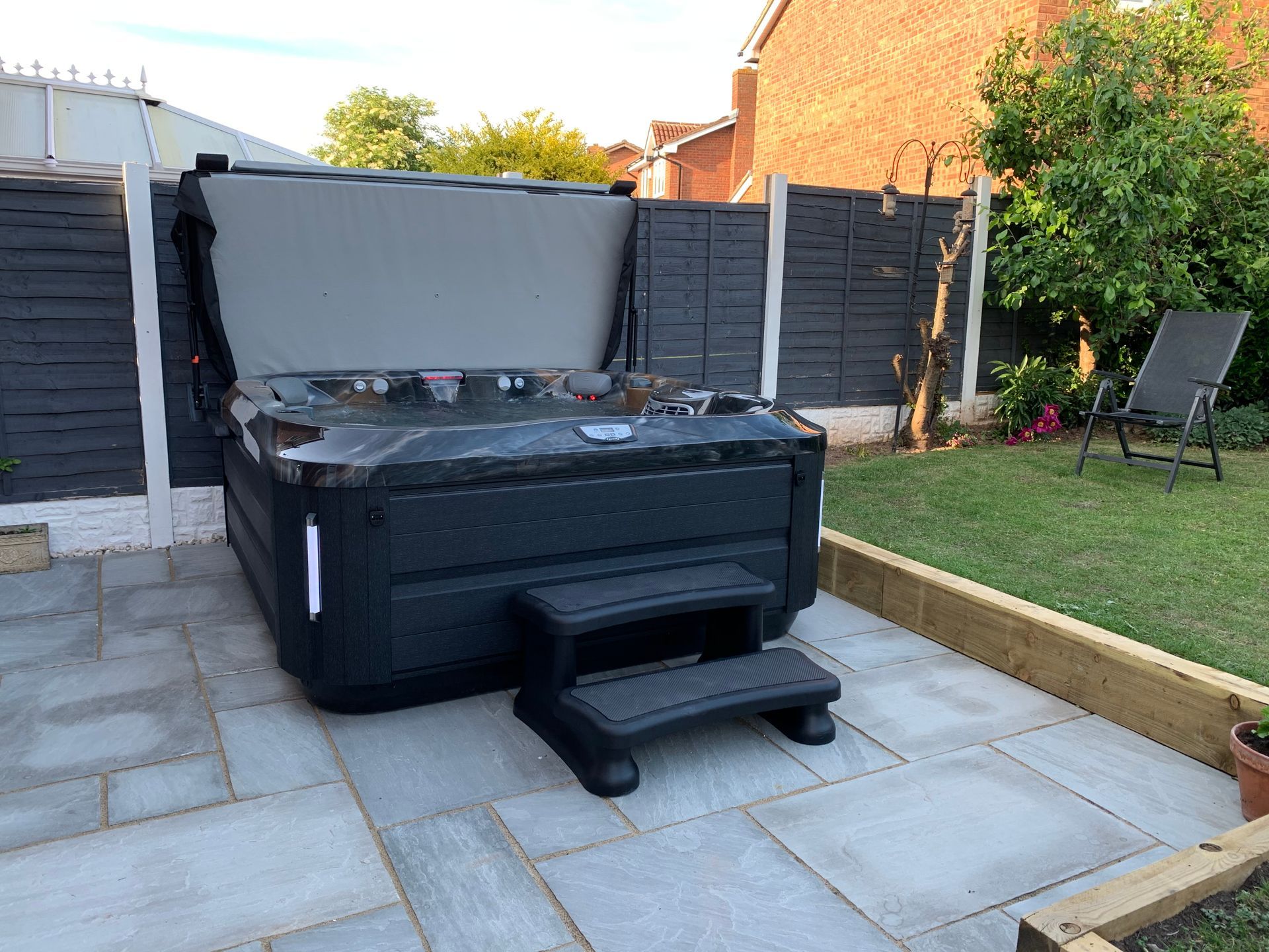 Hot Tub Running Costs 2026: What Affects Efficiency, Energy Use and Long-Term Ownership?