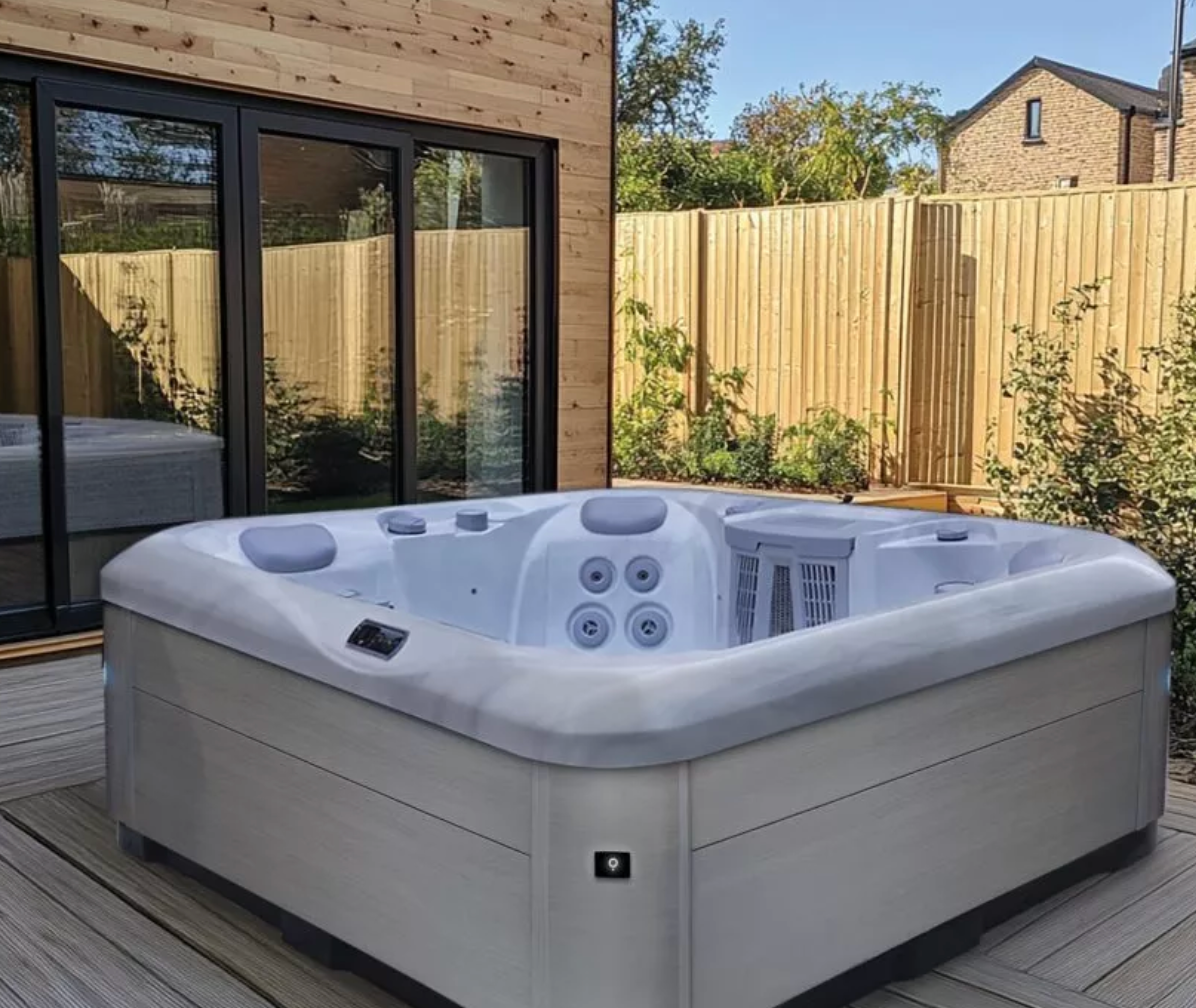 Aquasolus hot tub brook 1