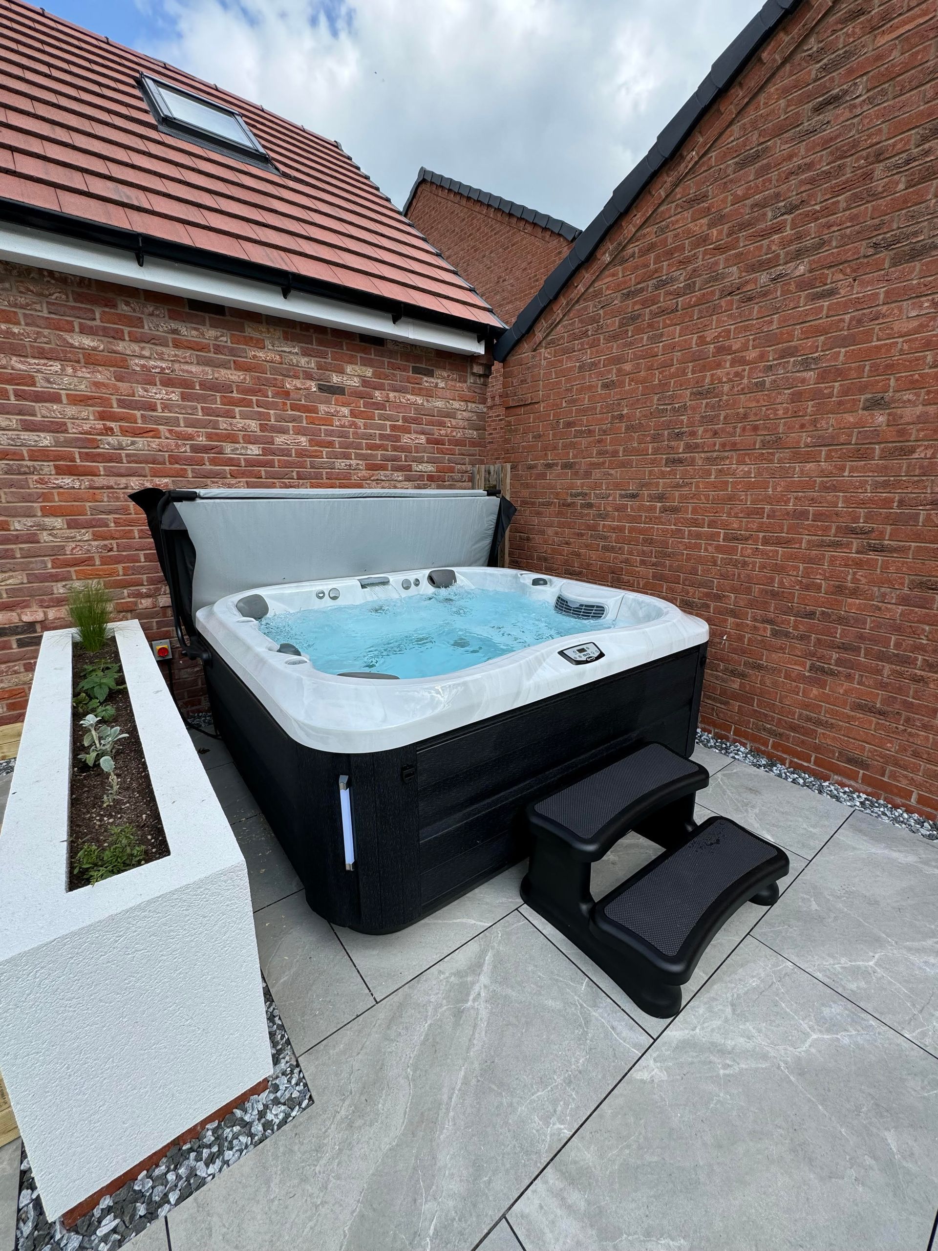 Jacuzzi J355 Hot Tub