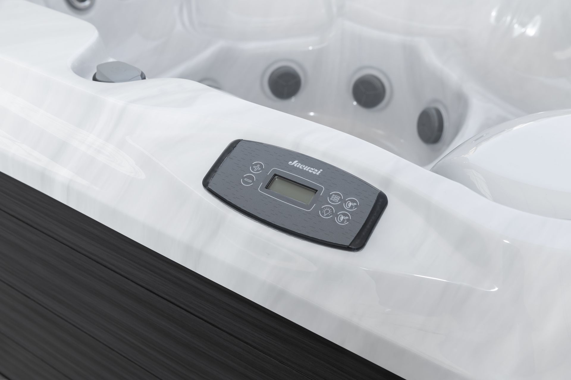 Jacuzzi J-201 Hot Tub