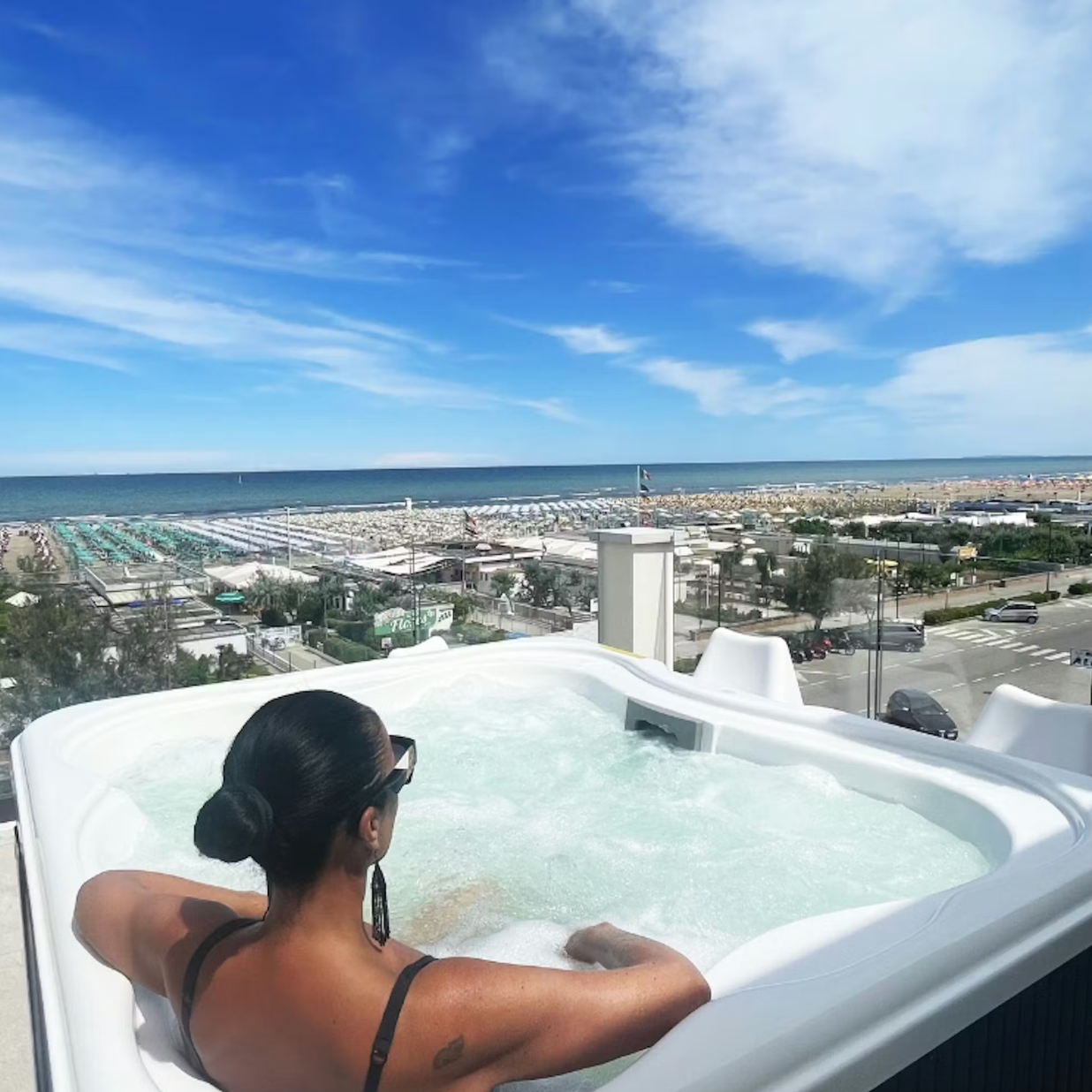 Jacuzzi Lodge M Hot Tub