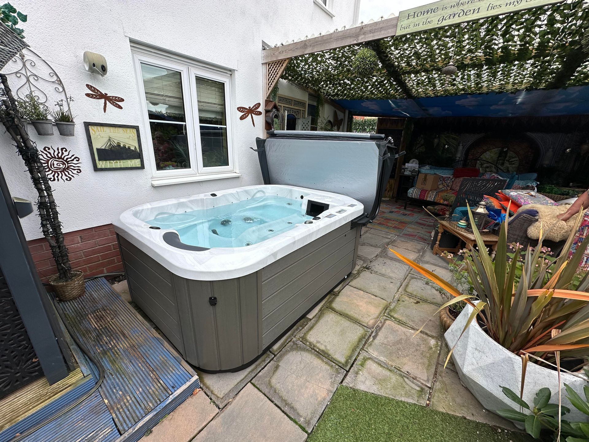 Jacuzzi S-300 Hot Tub