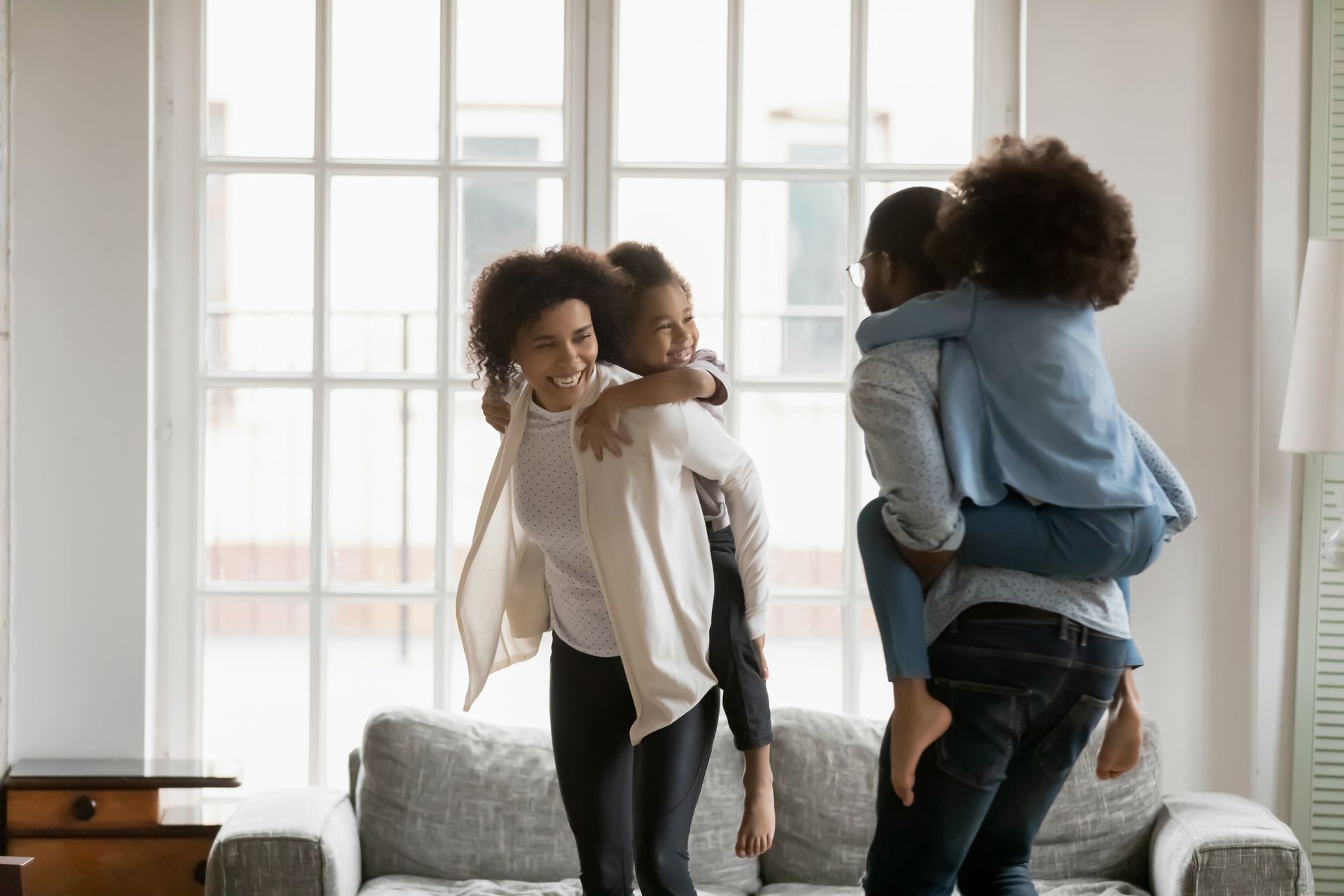 family weighing the benefits and disadvantages to fully insured vs self insured plans