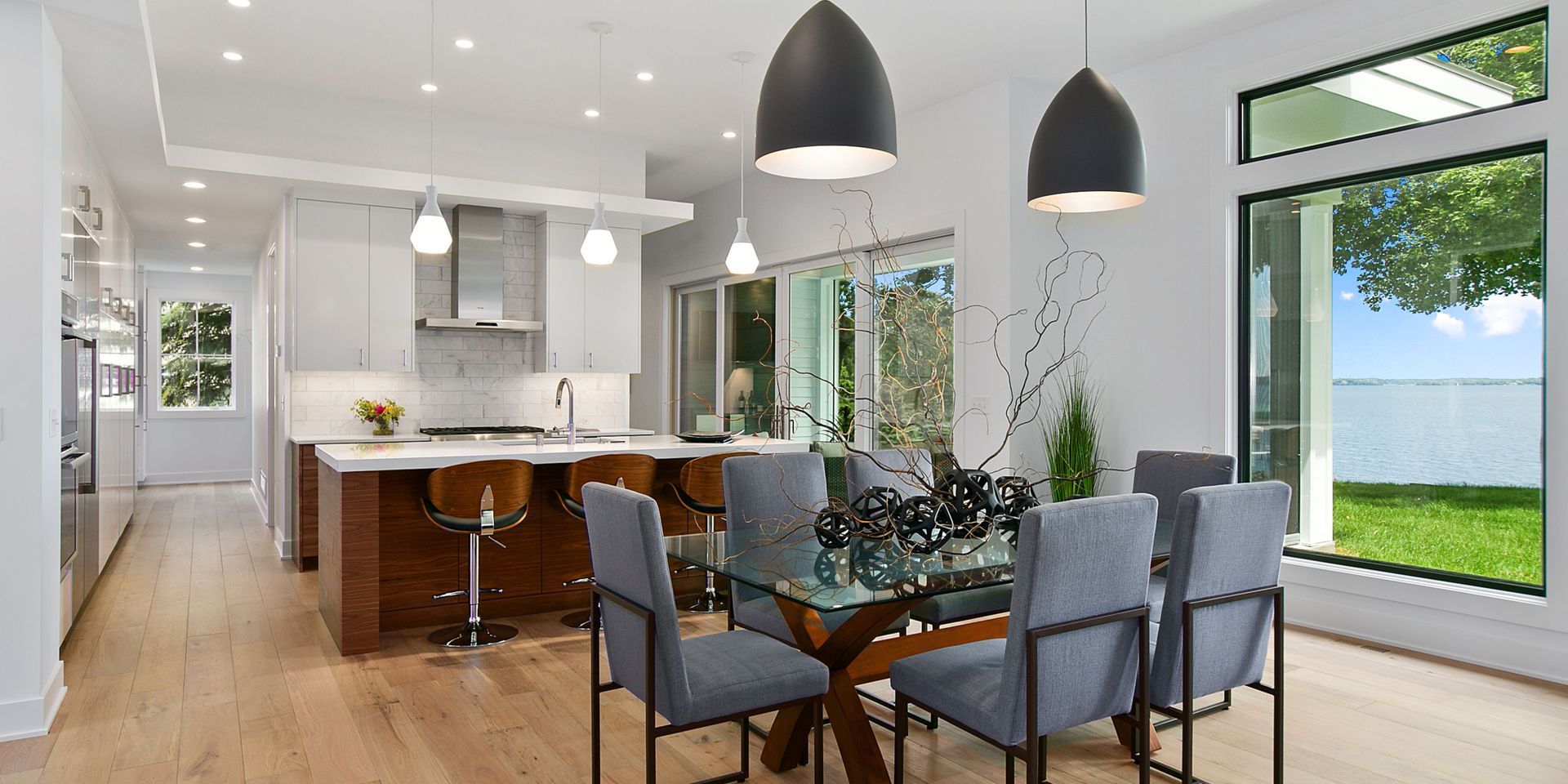There is a dining room table and chairs in the middle of the room.