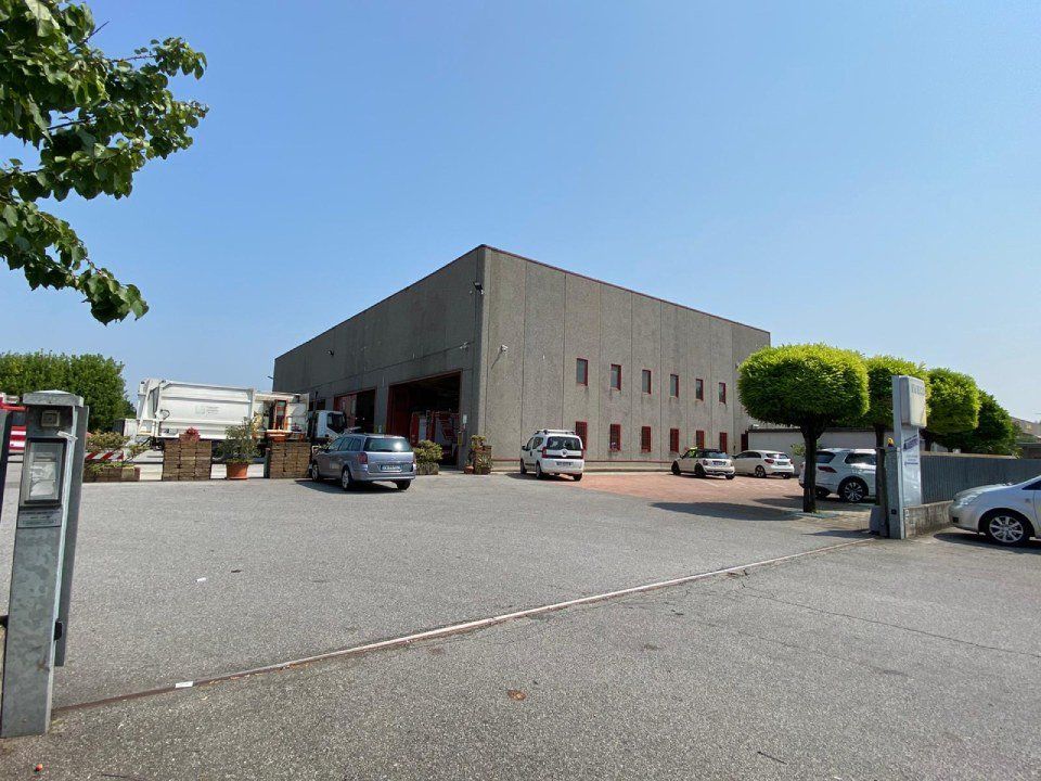 Piazzale officina