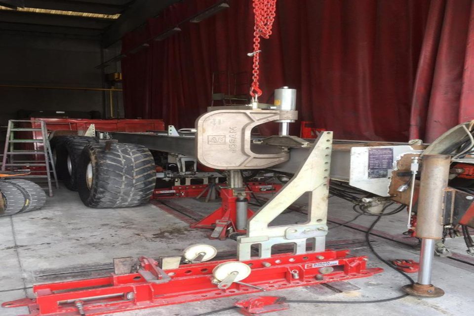 Raddrizzatura telaio autocarro