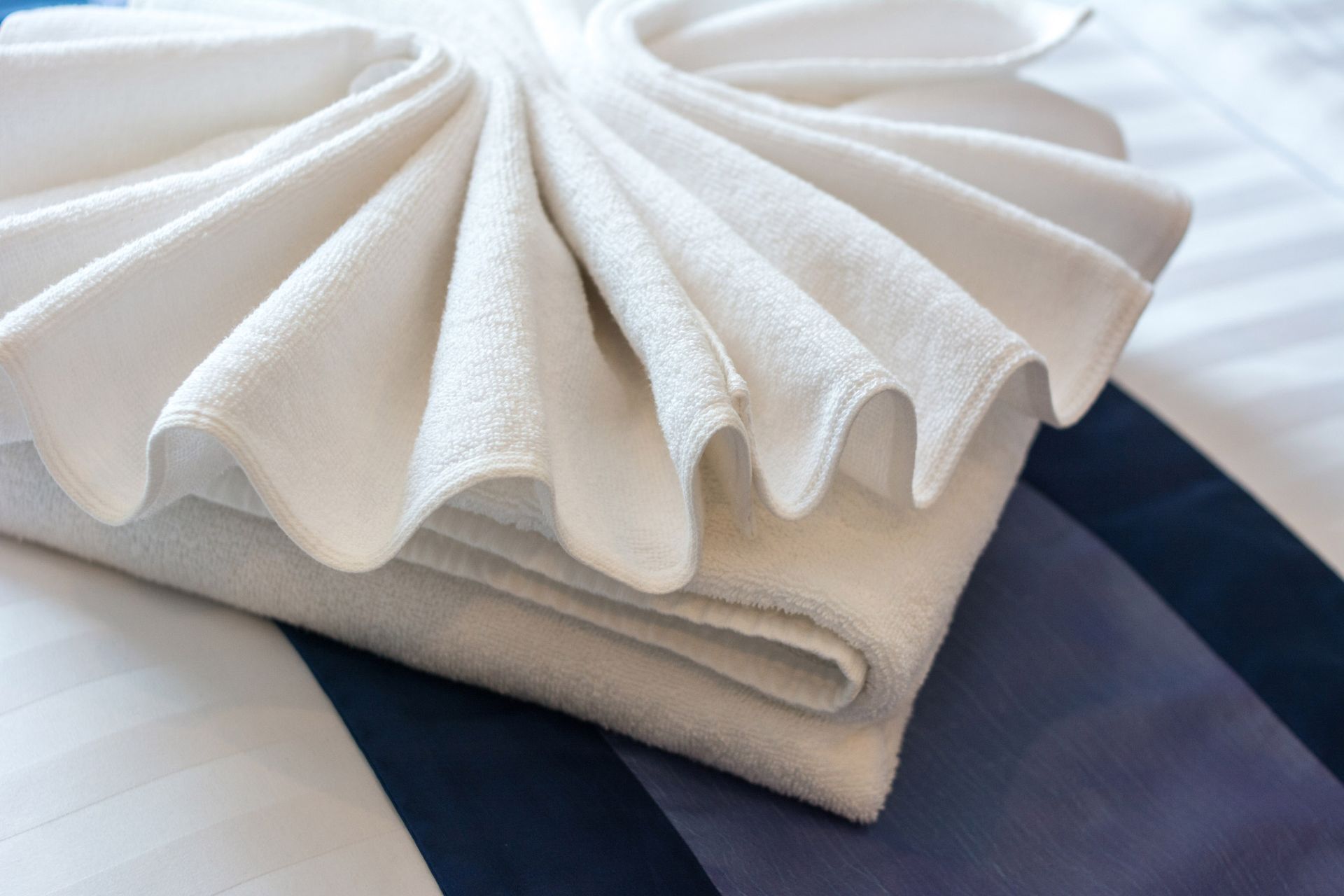 Elegant towel arrangement at Denali Totem Inn in Denali Park, AK, showcasing inviting vacation lodgi