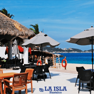 HOTEL LA ISLA HUATULCO - Extensa piscina con islas