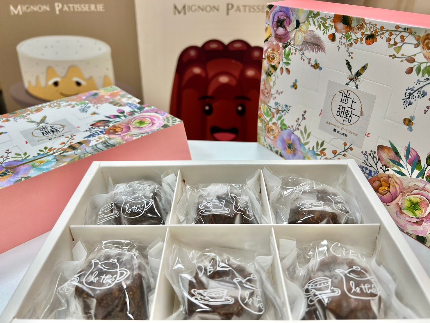 迷上甜點六入可麗露禮盒，口味可以挑選，不論是經典香草、泰式奶茶，或是綜合口味，都是送禮最佳選擇！