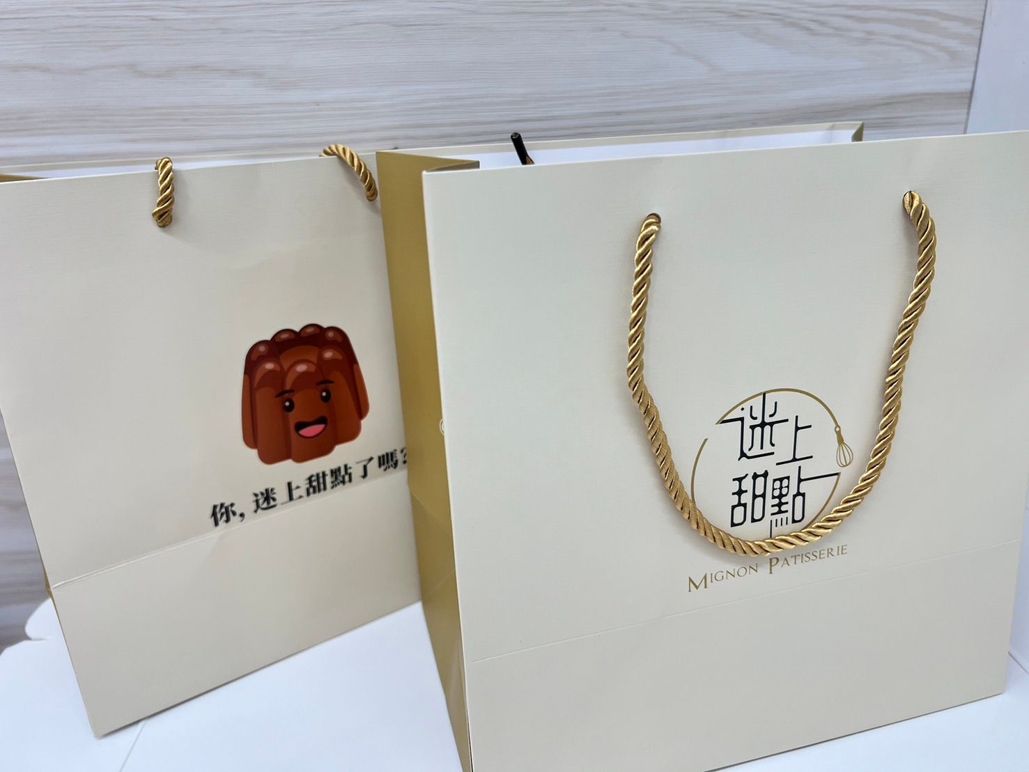 迷上甜點品牌專屬質感手提袋與禮盒包裝，法式可麗露節慶伴手禮與企業送禮首選推薦。