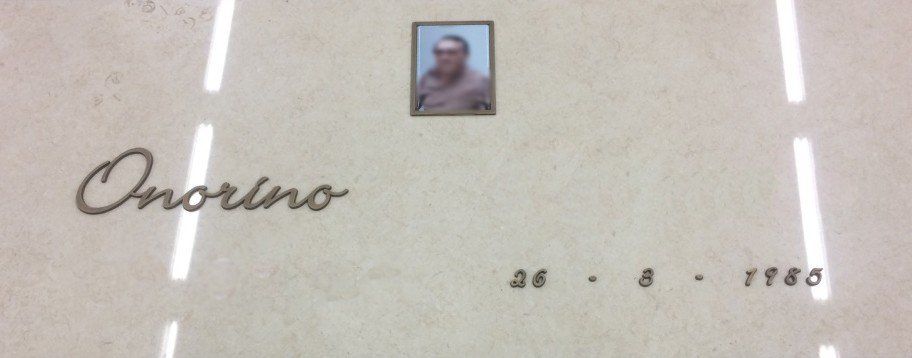 Loculo in marmo con foto quadrata