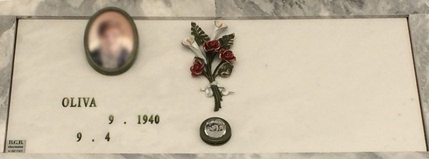 Ossario con fiori