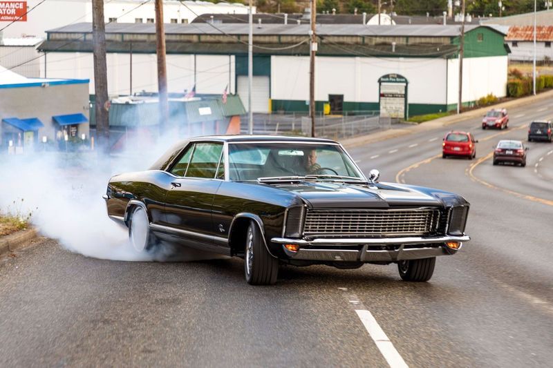 65 Buick Riviera Burnout