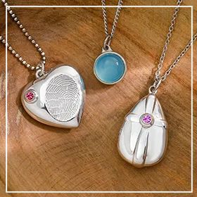 Elegant memorial keepsake display showcasing personalized cremation remembrance options in a peaceful setting
