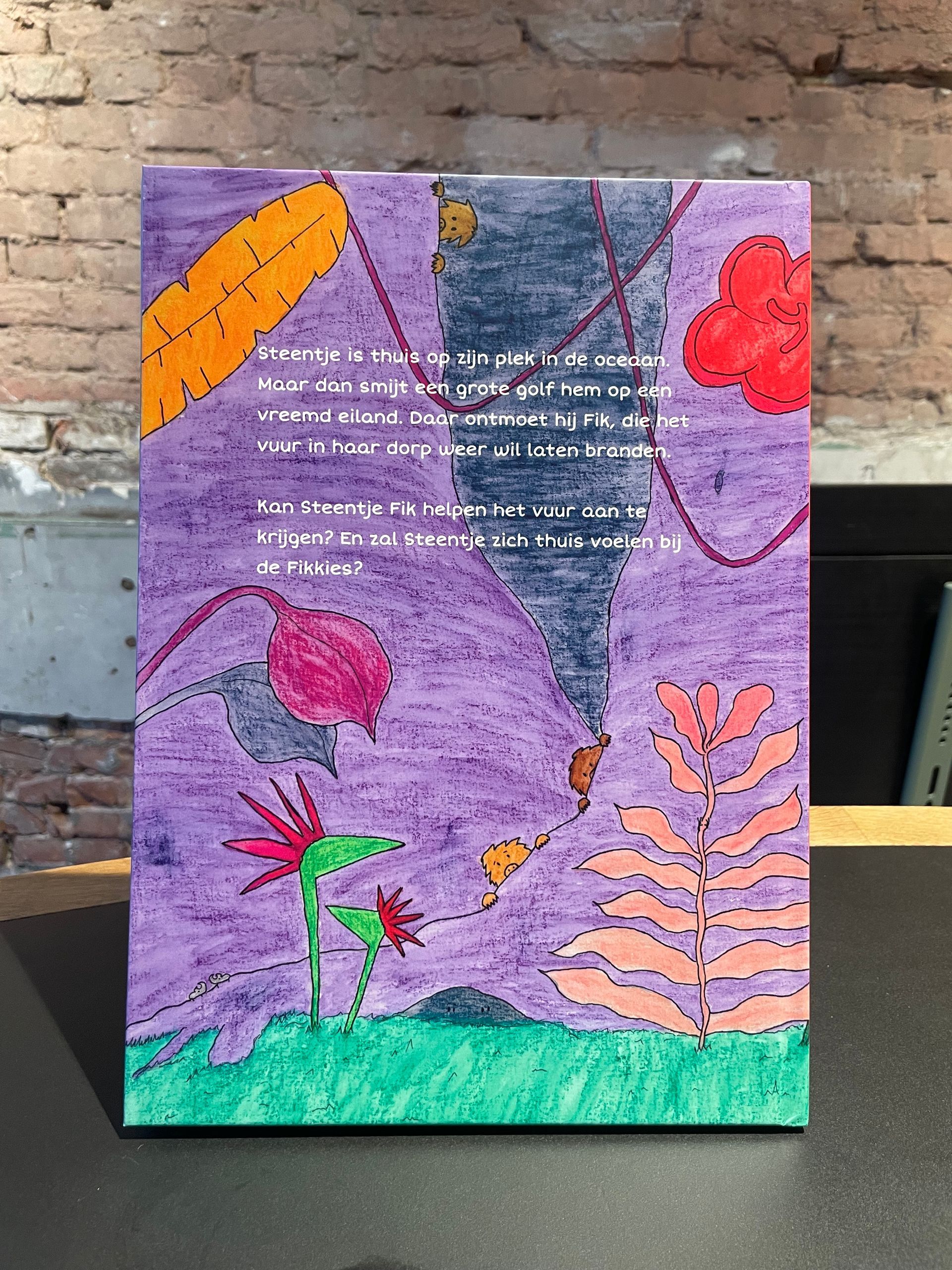 Book cover: purple background with colorful crayon-like illustration and Dutch text