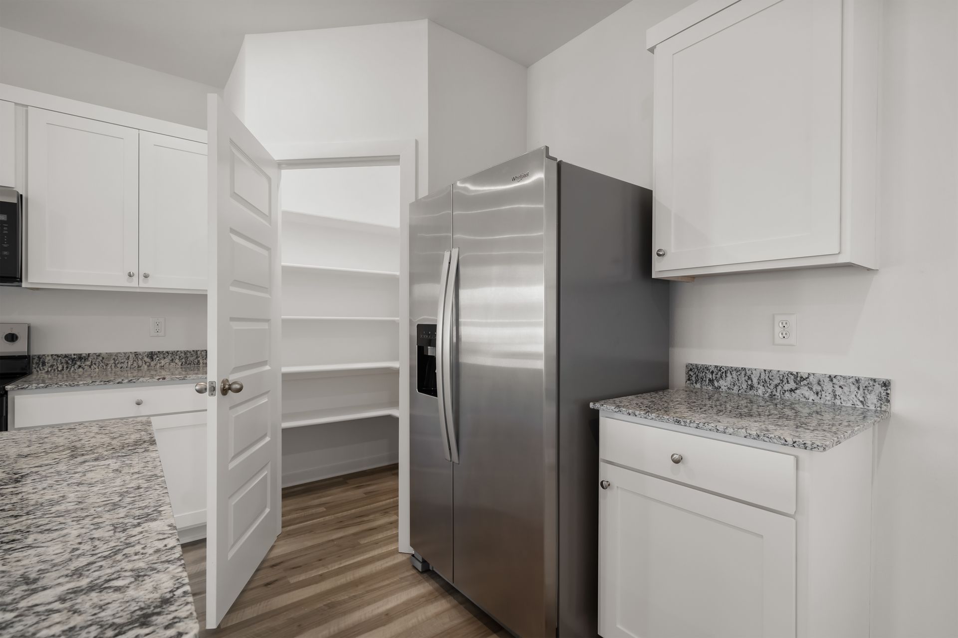Spacious kitchen with breakfast bar and modern finishes