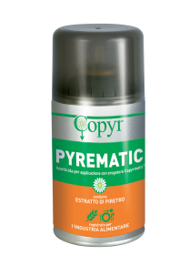 Bomboletta spray insetticida PYREMATIC con etichetta verde e arancione e tappo scuro.