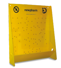 Espositore in cartone giallo NewPharm con retro e pannelli laterali perforati.