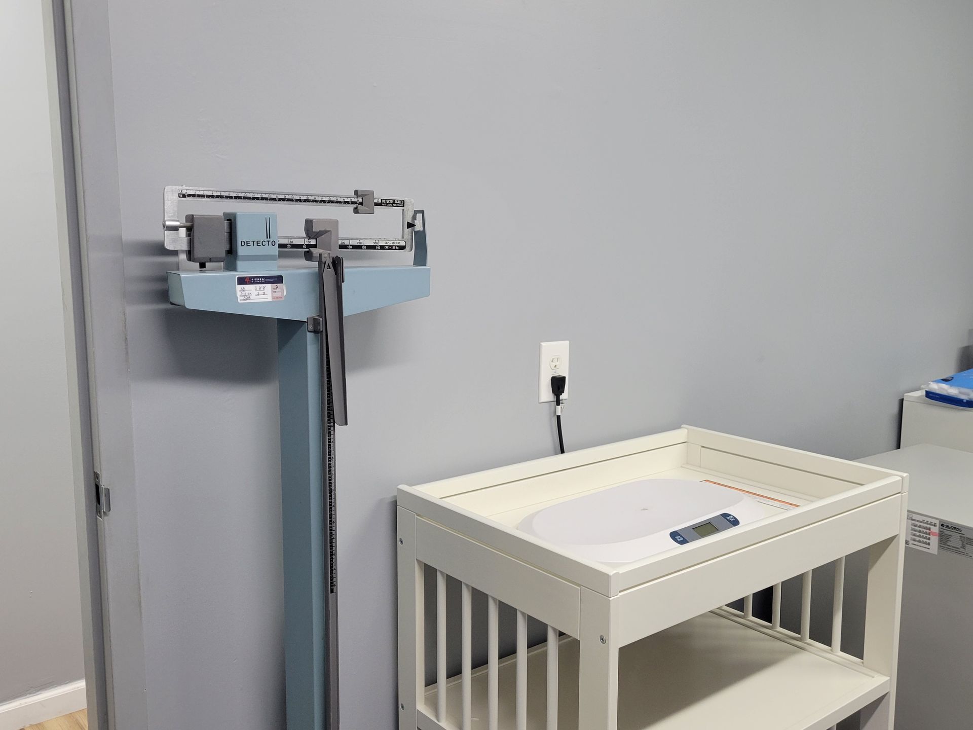 Medical room with baby scale and height and weight measure.