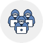 Un grupo de personas con sudaderas con capucha están sentadas frente a computadoras portátiles.