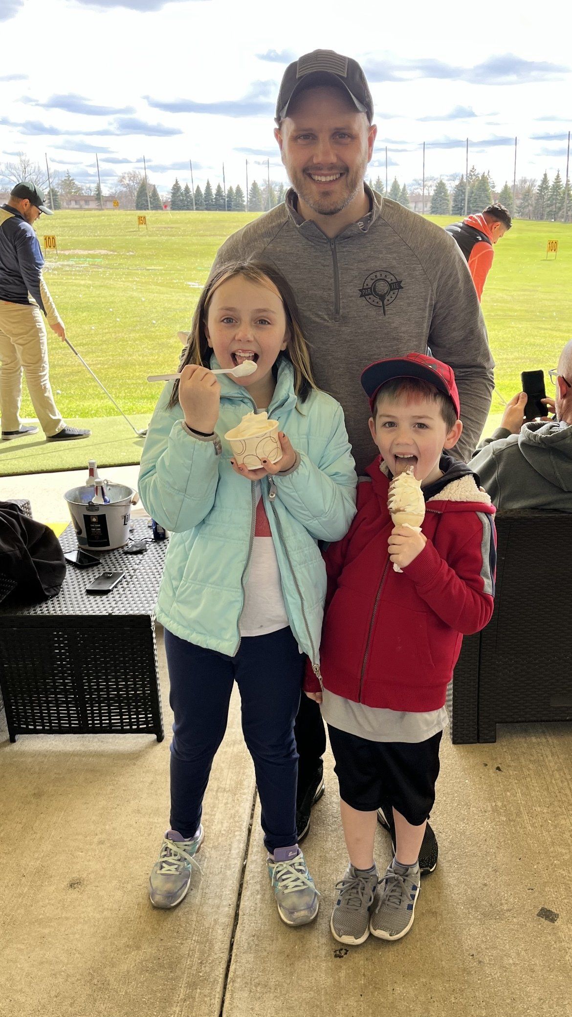 Group of People with golf equipments — Golf Parties in Hanover Park, Illinois Group of People with golf equipments — Golf Parties in Hanover Park, Illinois