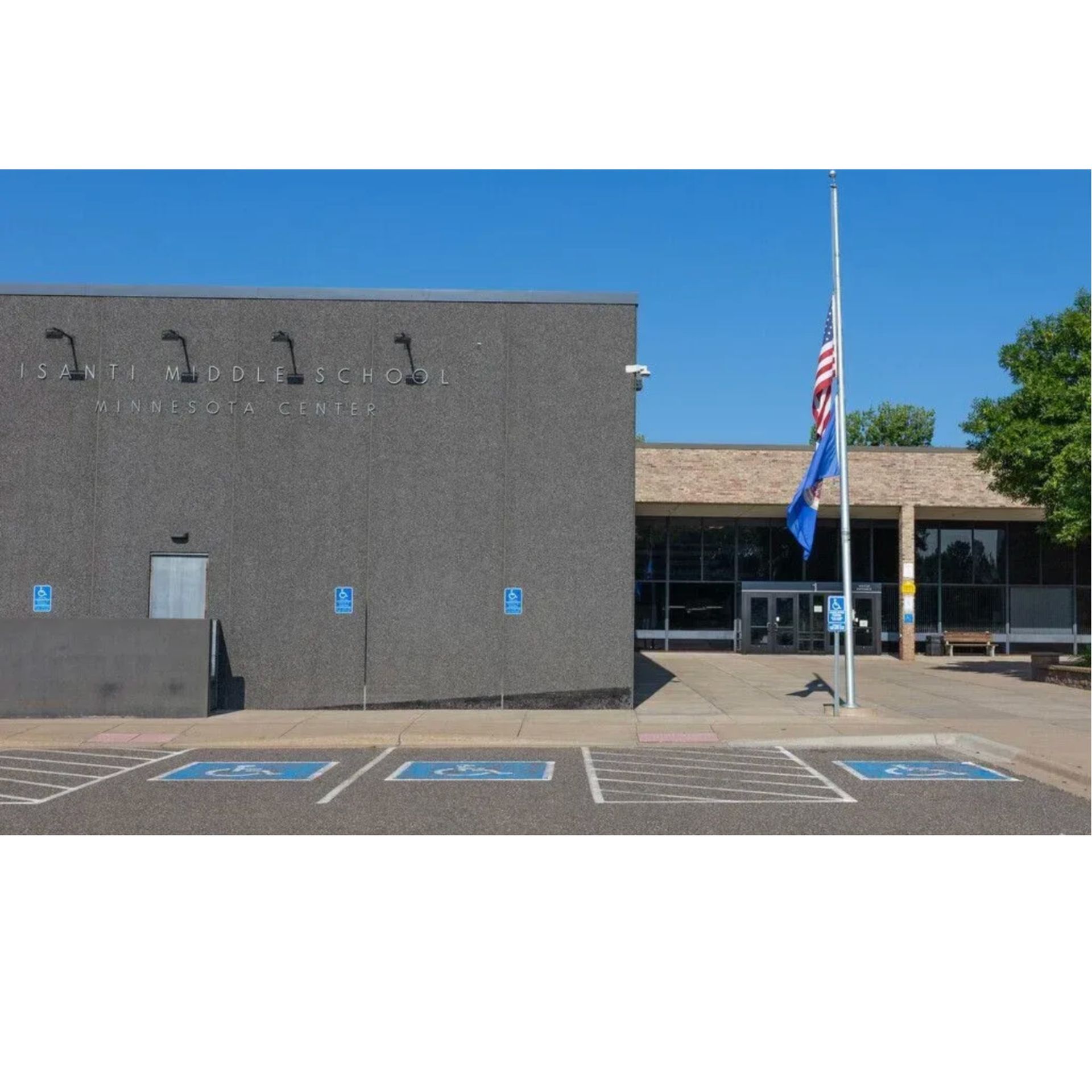 Picture of Isanti Middle School exterior