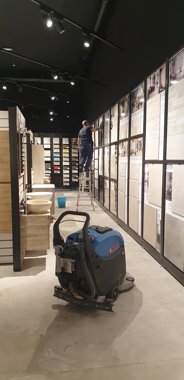 pulizia showroom