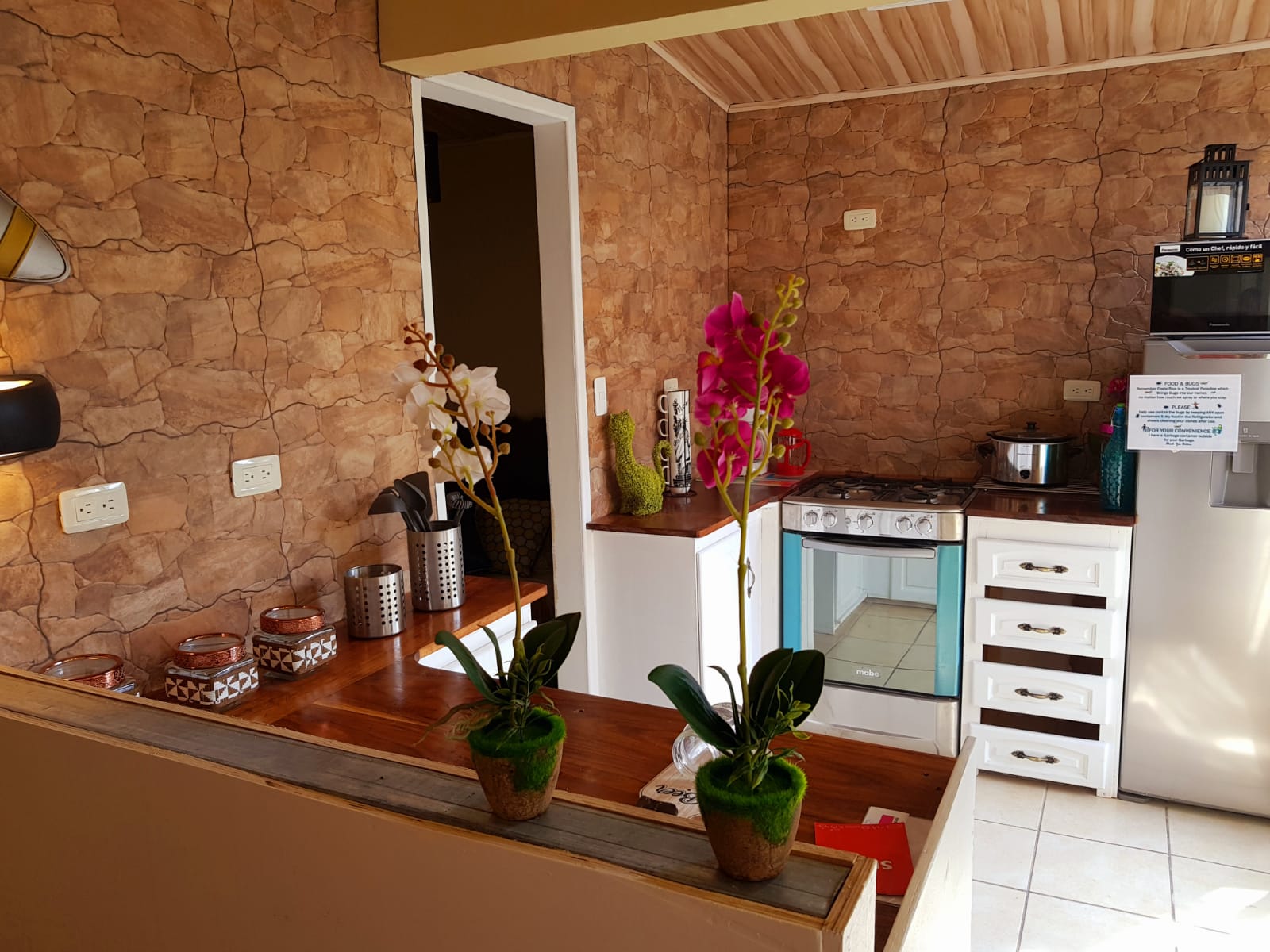 Cocina totalmente equipada en Cozy Condo 7 en My Cozy Condos en Jaco, Costa Rica