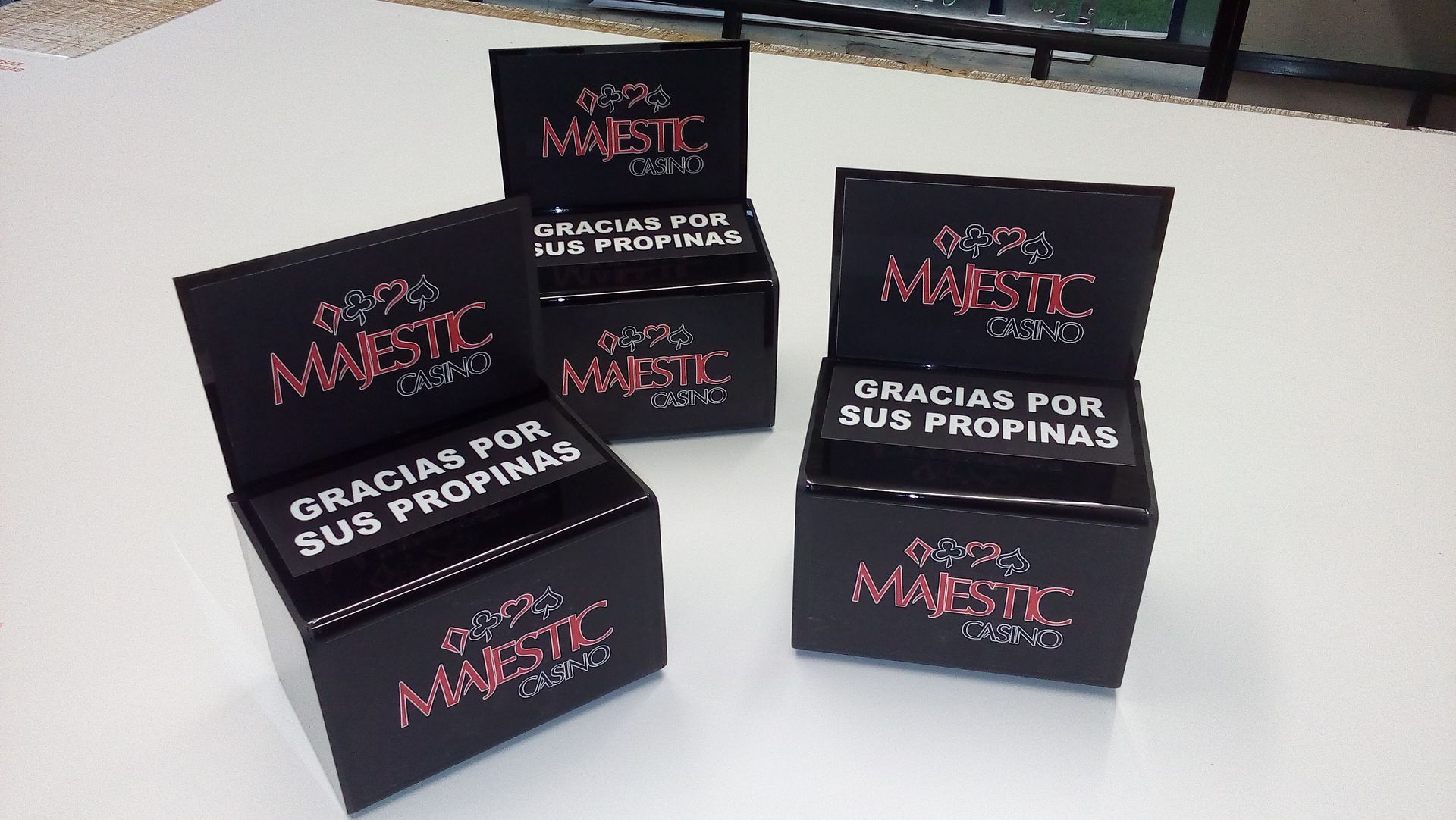 DISEÑO EN ACRÍLICO