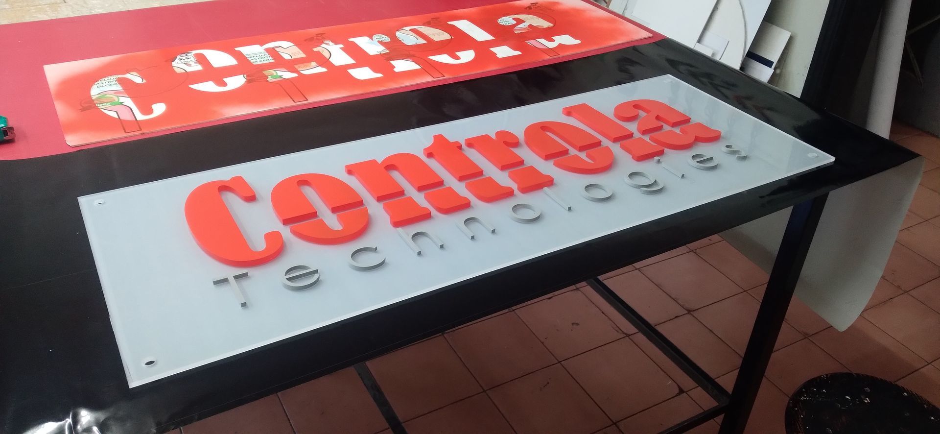 DISEÑO EN ACRÍLICO