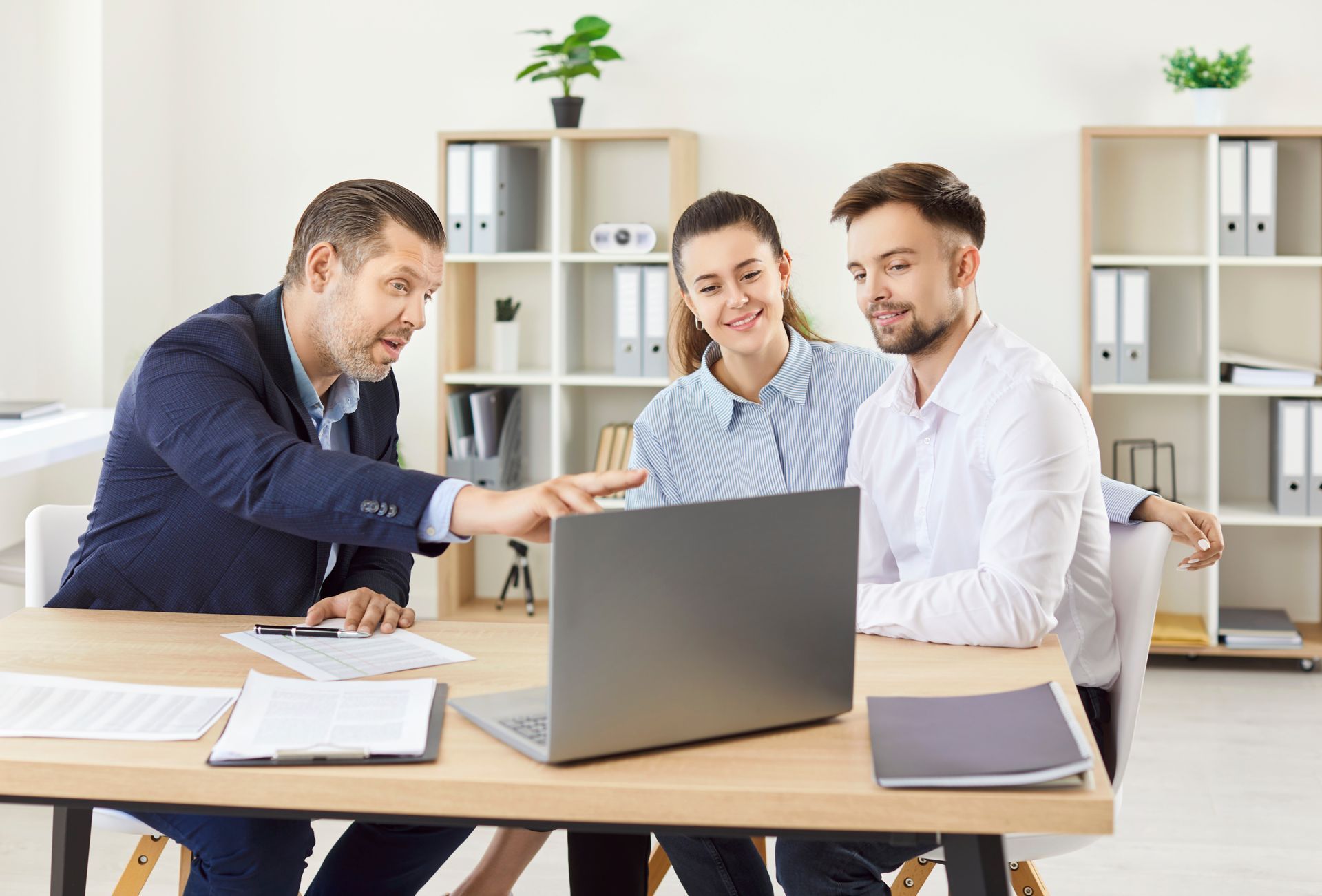 Mortgage advisor offering free advice