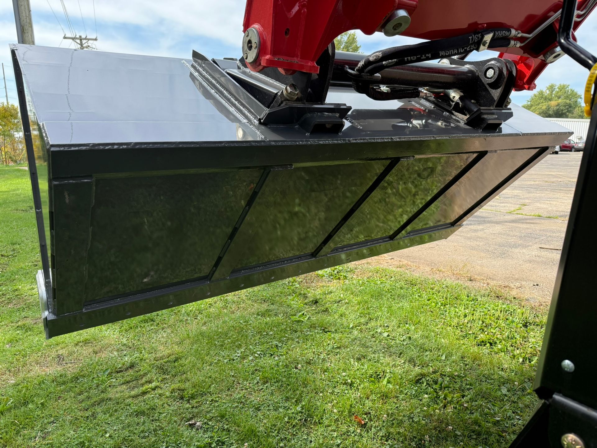 Heavy Duty Grading Bucket | Berlon Industries