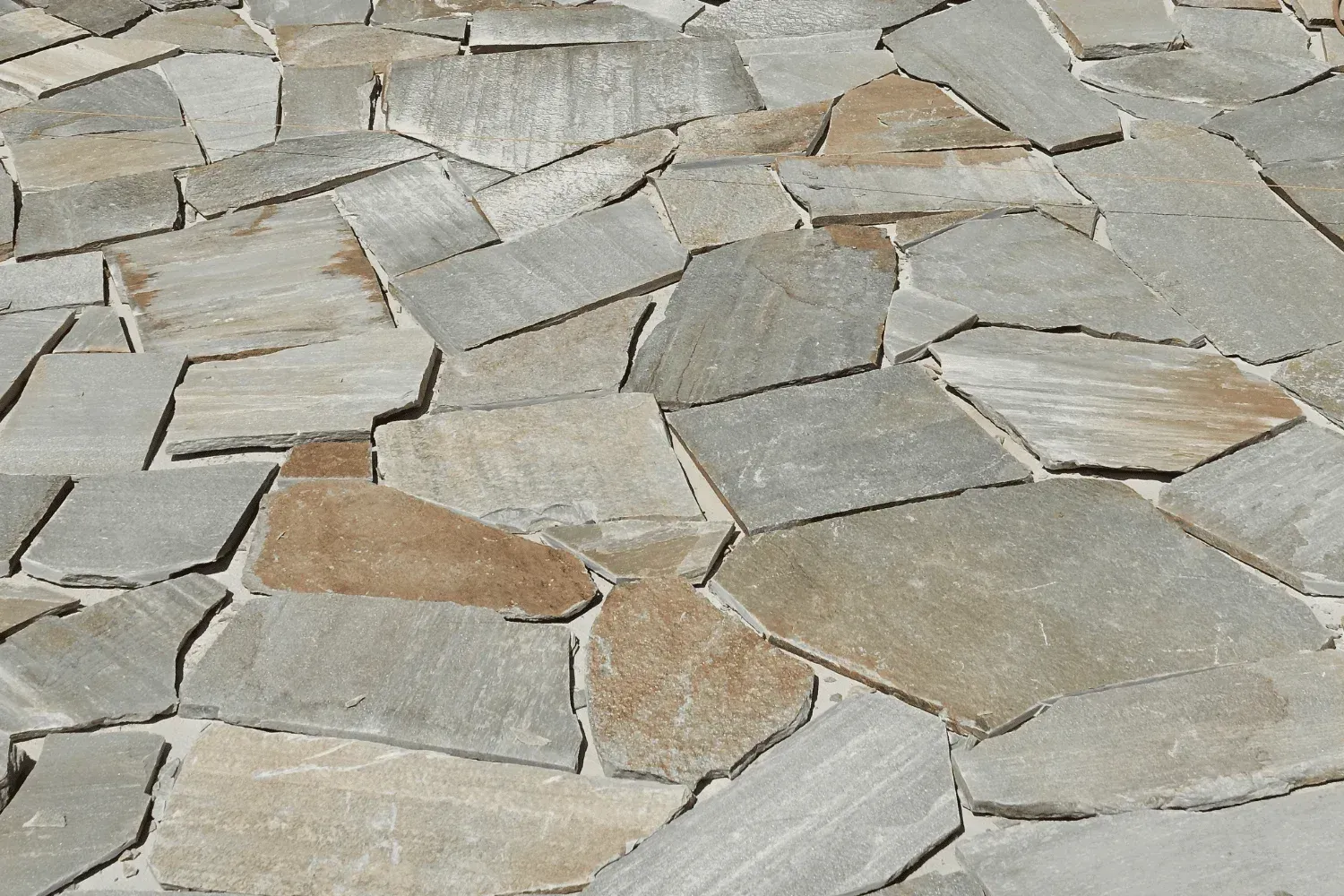 Flagstone vs. Bluestone Patios: Which Is the Better Choice for Long Island Backyards?