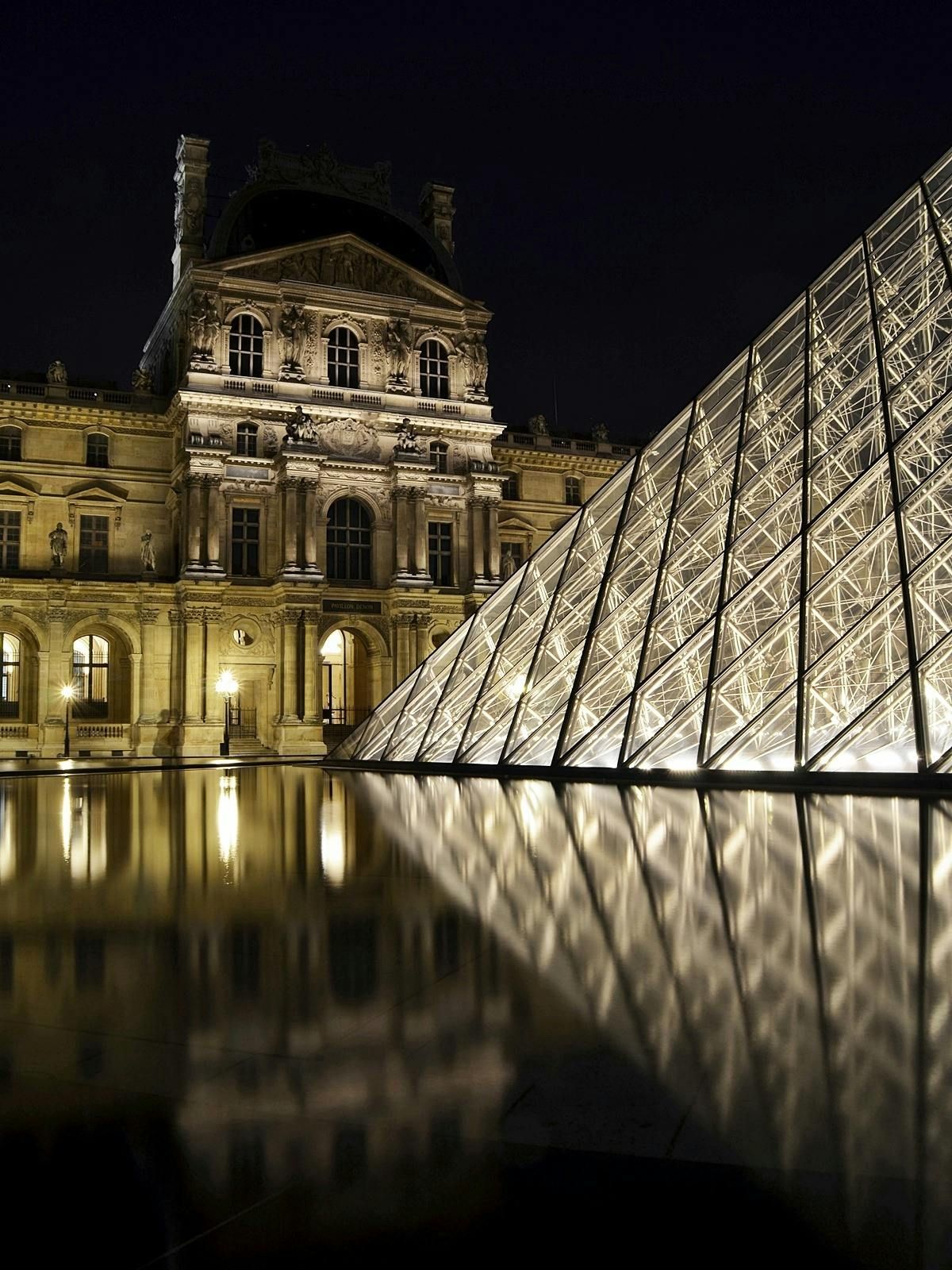 Paris walking tour
Legends & Mysteries of Paris
Guided tour Paris
