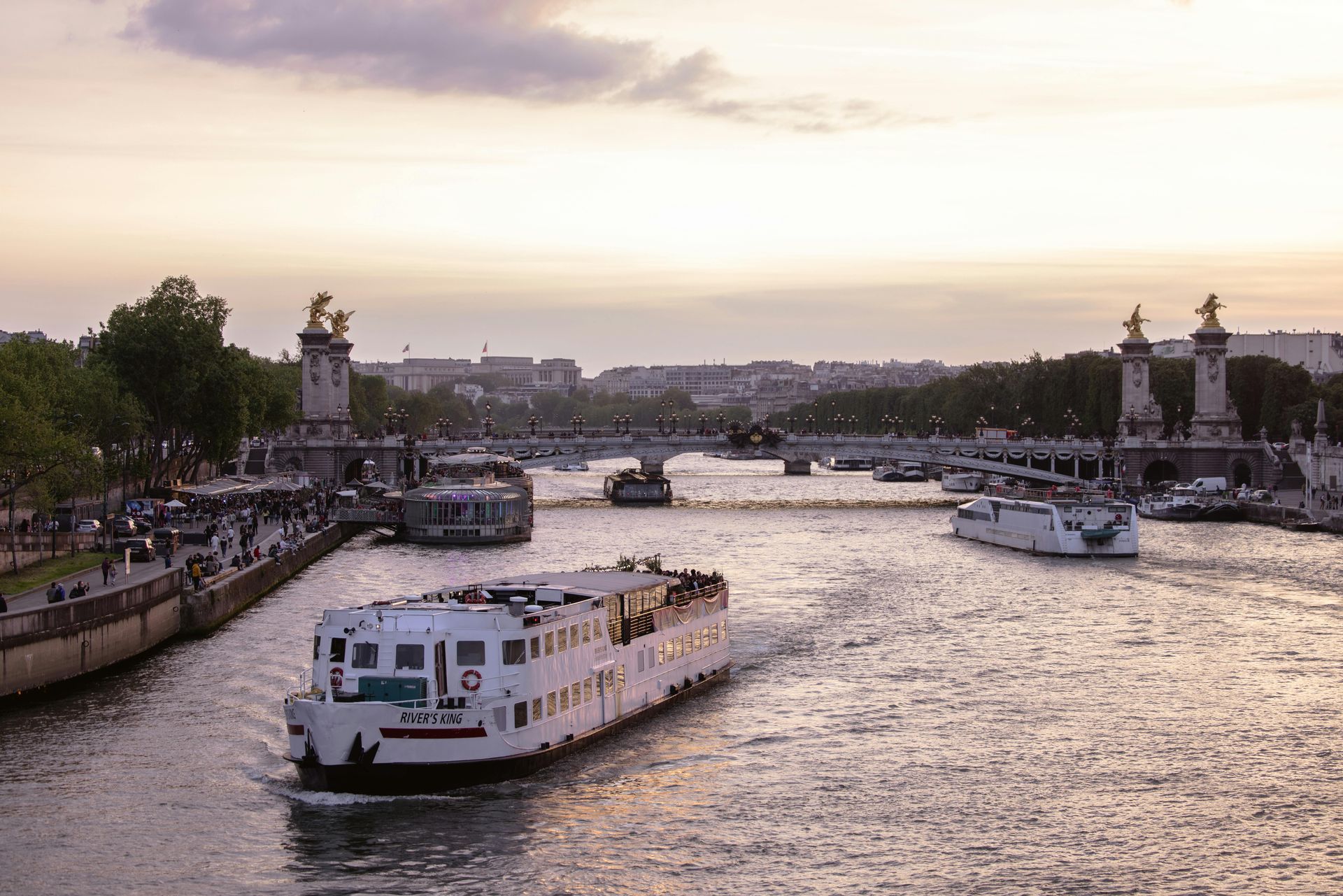 A Seine cruise after a walking tour with Voilà Tour