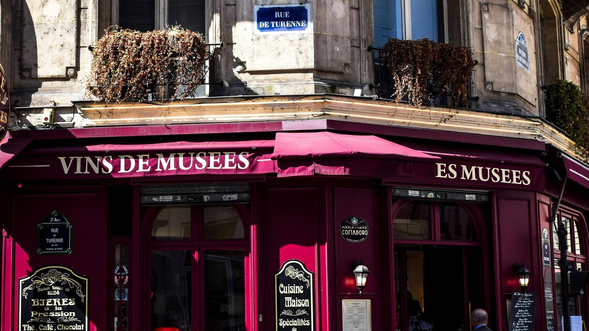 Bistrot parisien in Paris haussmanian during a food tour with Voilà Tours