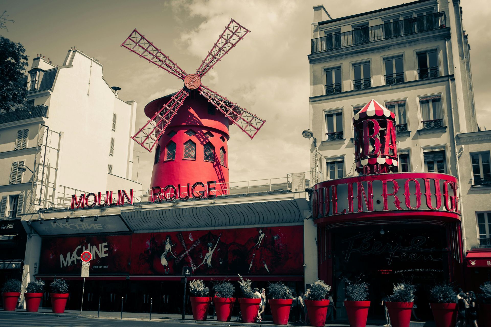 Moulin Rouge at Montmartre before a private walking tour