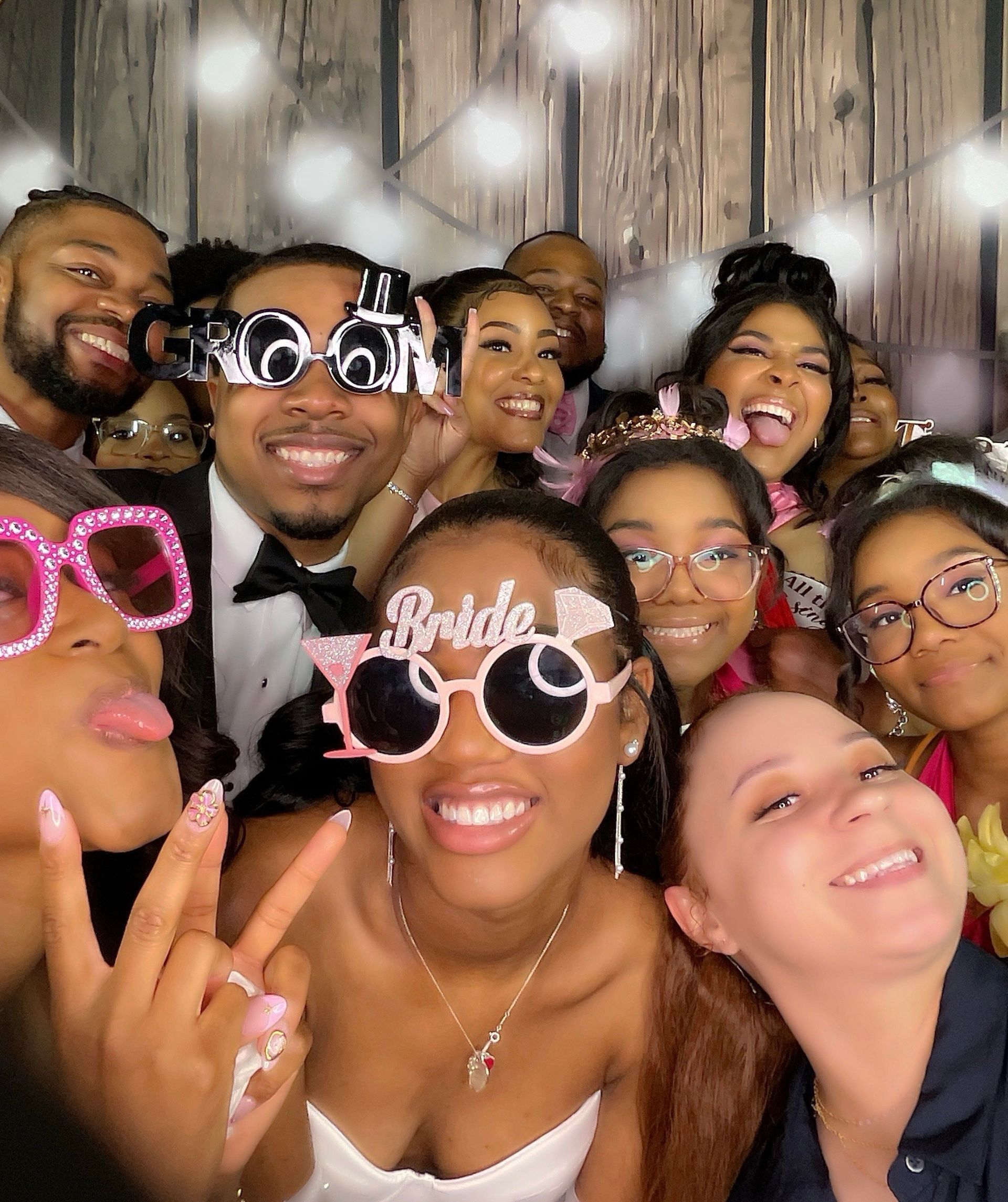 fun twist photo booth logo